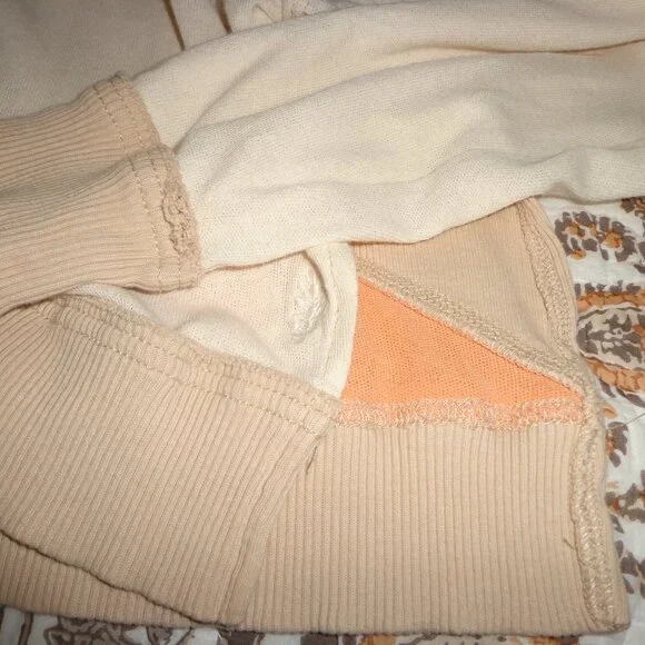 NWOT fp movement Boxy Cropped Top XS Raglan Long Sleeves Geo Design Natural Mult - Picture 11 of 13